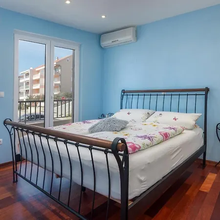 Apartment Apartment Makarska